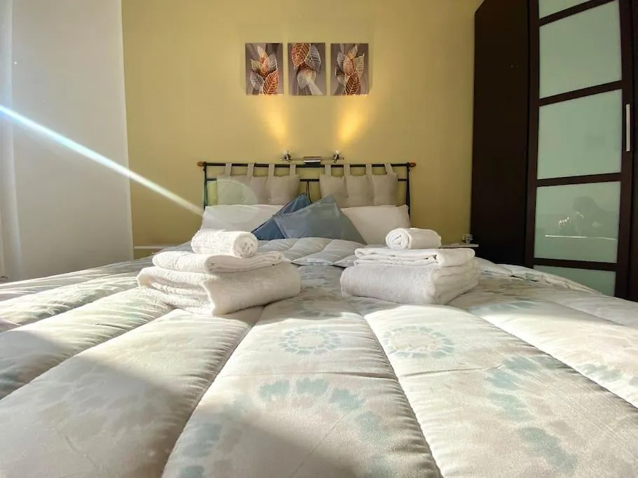 • Cozy House • 10 Min Rho Fiera Apartment Milan