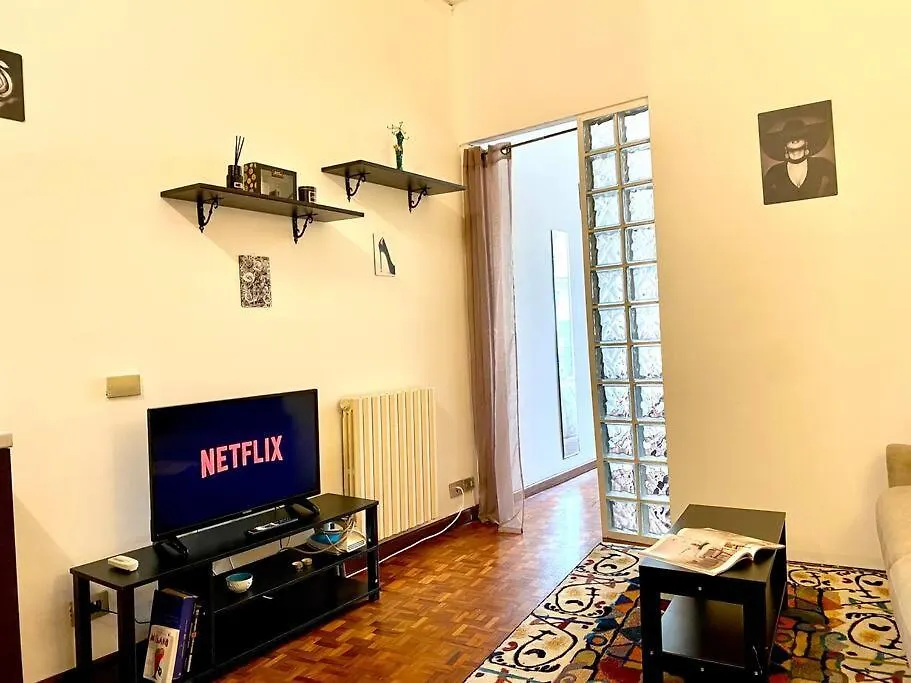 • Cozy House • 10 Min Rho Fiera Apartment Milan